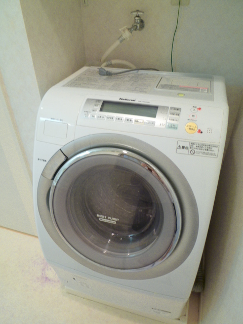 Other Equipment. Drum-type washing and drying machine leaving matter