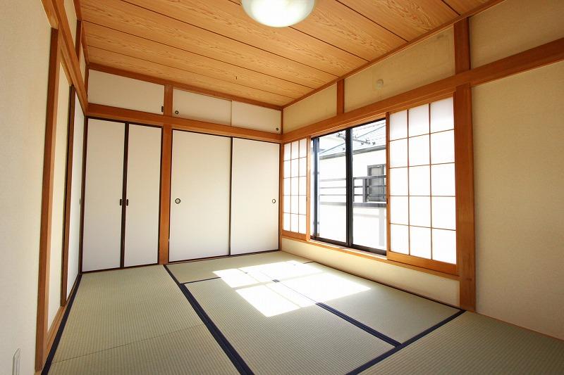 Non-living room. Second floor of the Japanese-style room Day is well settle the room.