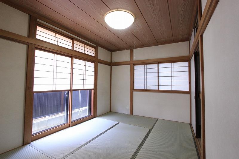 Non-living room. The first floor of a Japanese-style room It takes an active part when the little you want to break when a customer came to stay.