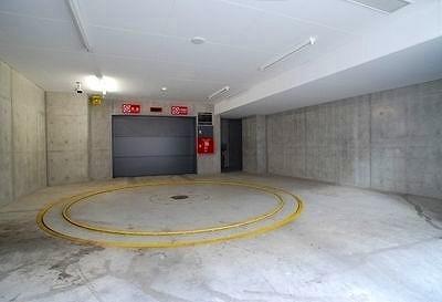 Parking lot. Also equipped with mechanical parking
