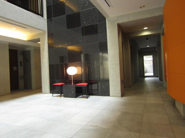 Entrance. Common areas