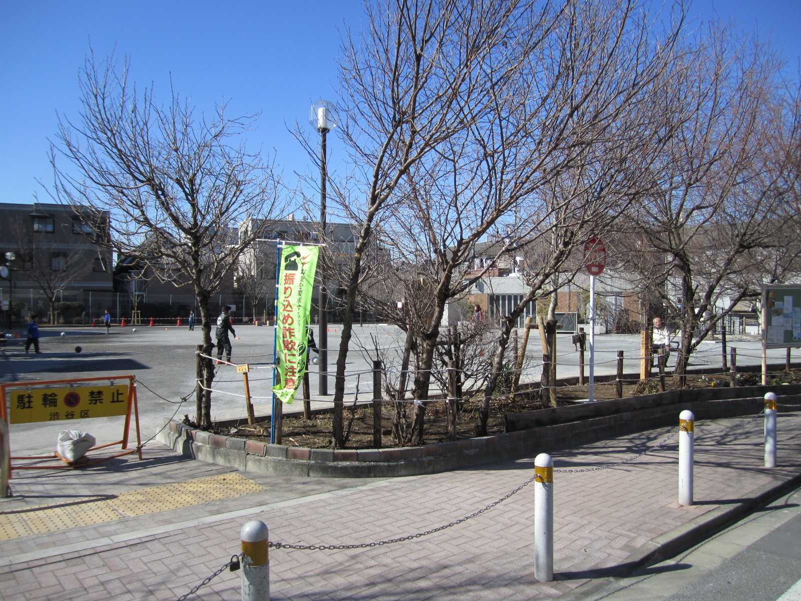 park. 10m to Sakura Park (park)