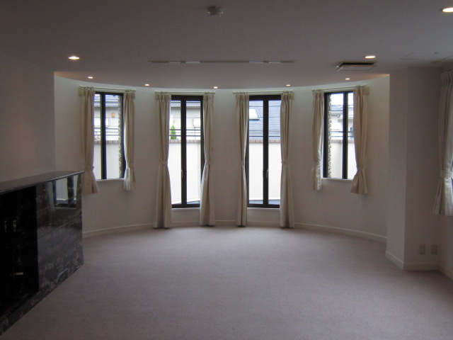 Living and room. About 34.02 Pledge of spacious living-dining