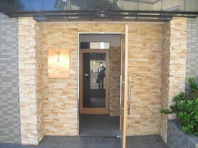 Entrance. Common areas
