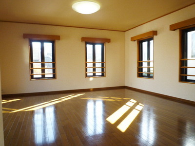 Living and room. Two-sided lighting