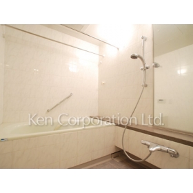 Bath. Shoot the same type the first floor of the room. Specifications may be different.