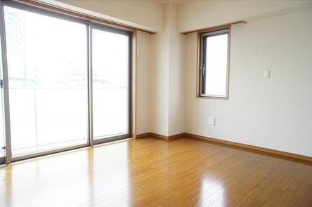 Living and room. Corner room ・ Two-sided lighting