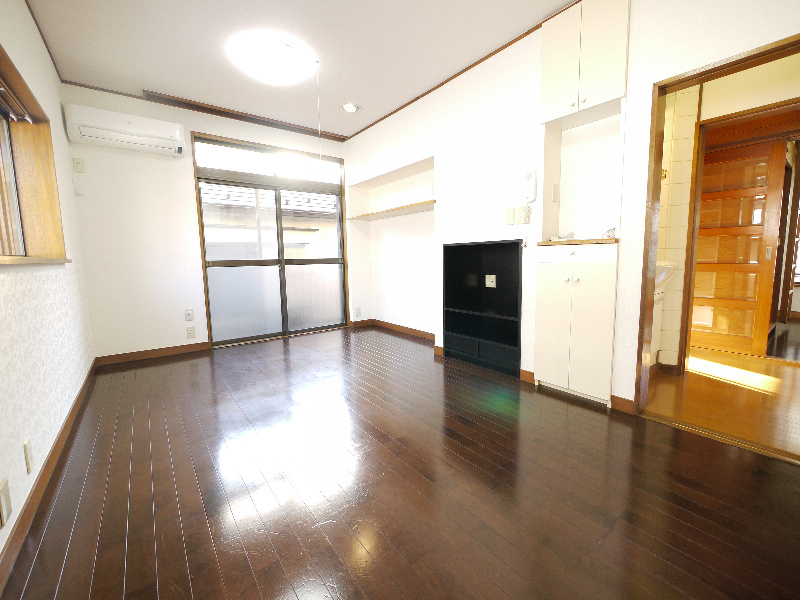 Other room space. Wind street good two-plane daylight! Storage also comes with a lot