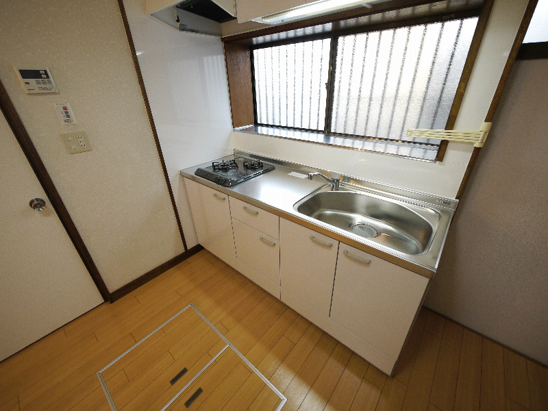 Kitchen. We perform the replacement of this kitchen, It is a new article!