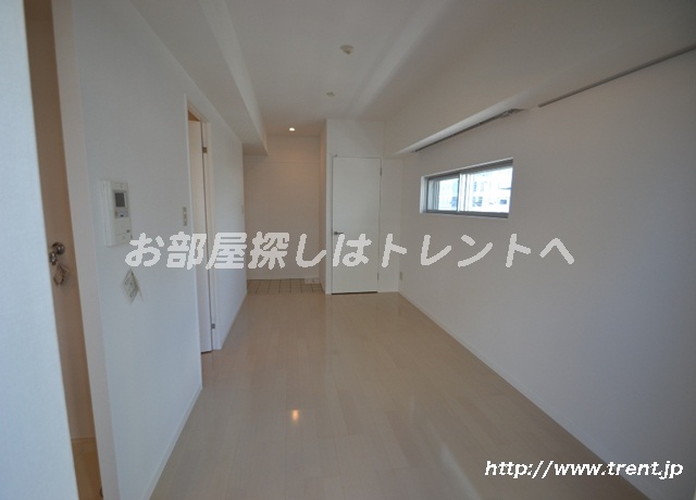 Living and room. Is a reference photograph of the same building the sixth floor of the 1R (another type).