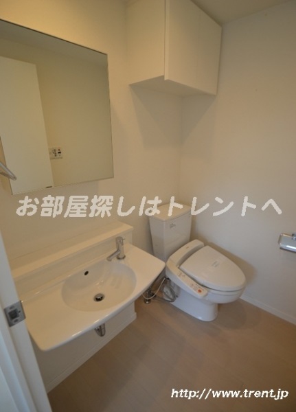 Washroom. Is a reference photograph of the same building the sixth floor of the 1R (another type).