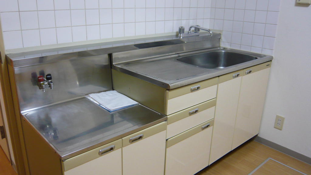 Kitchen. ☆ Cutting board space is a firm fully equipped kitchen spread! ☆