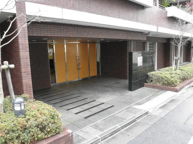 Entrance. Common areas