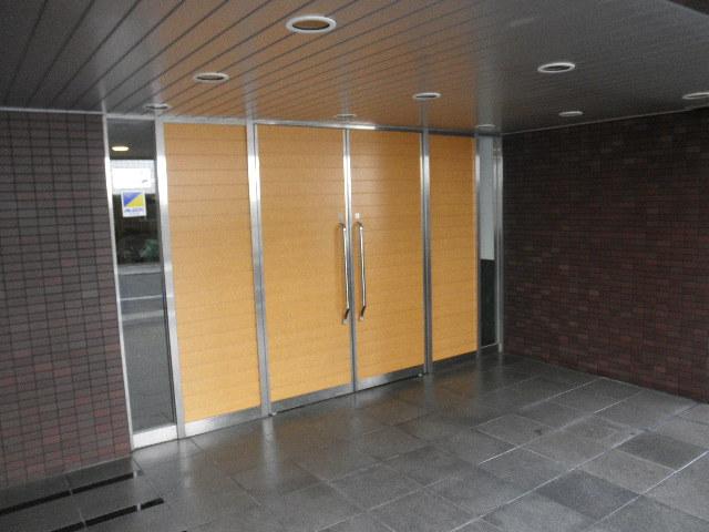 Entrance. Common areas