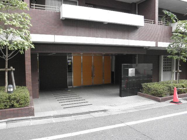 Entrance. Common areas