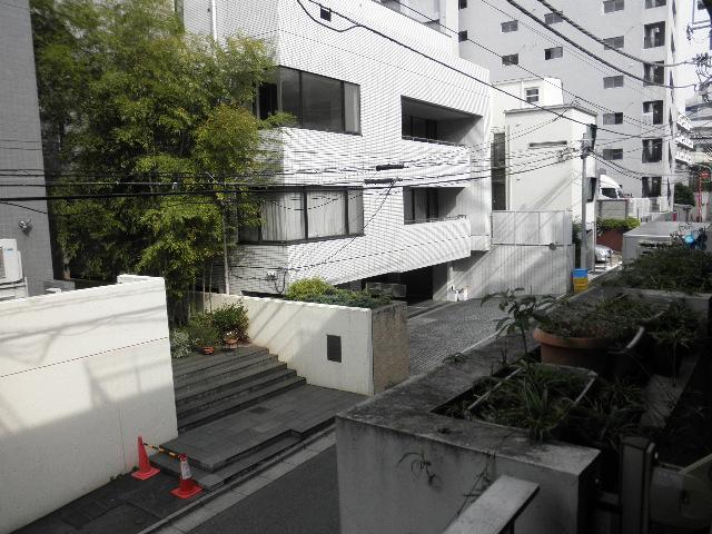 View photos from the dwelling unit. Local (11 May 2013) Shooting