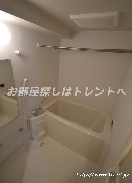Bath. We are using a photo of the room of 1DK type of the same building. As a reference