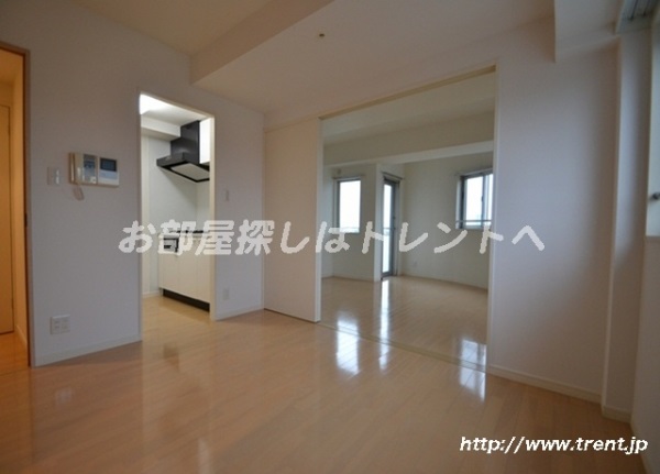 Living and room. We are using a photo of the room of 1DK type of the same building. As a reference