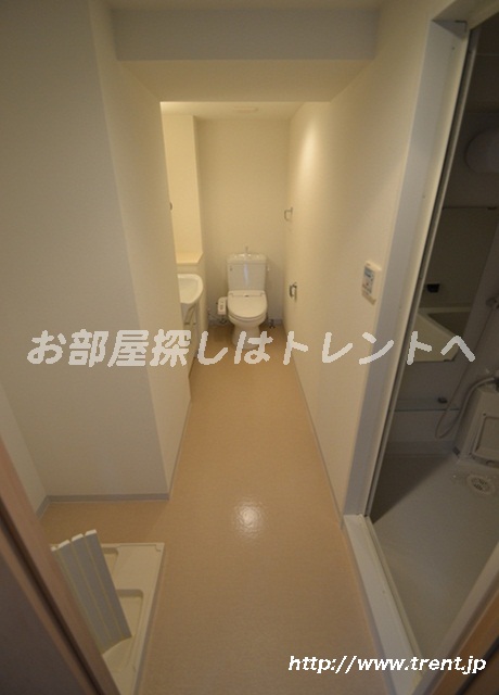 Washroom. We are using a photo of the room of 1DK type of the same building. As a reference