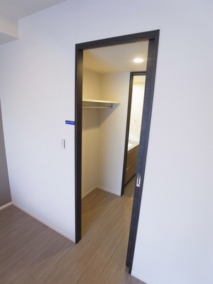 Receipt. Walk-through closet