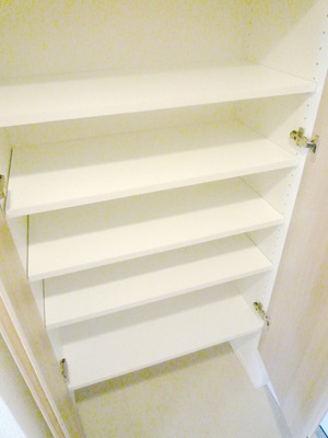 Entrance. Entrance ・ Cupboard