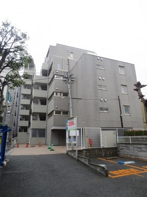 Building appearance. A 10-minute walk from Shibuya Station