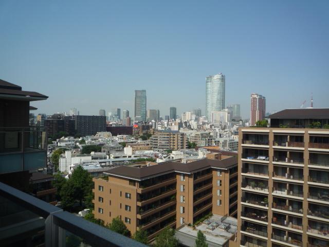 View photos from the dwelling unit. (Roppongi Hills district)