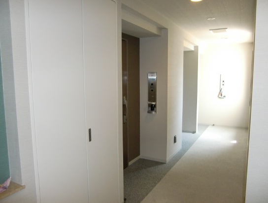 Other common areas. Inner hallway