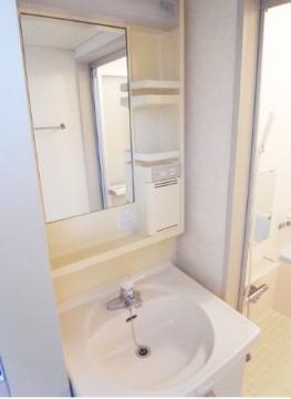 Washroom. Interior is also a renovation UP has been in beauty room