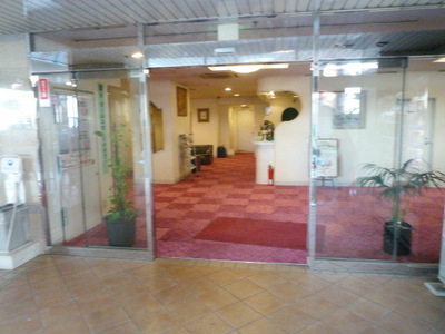 Entrance. Entrance Hotel Front