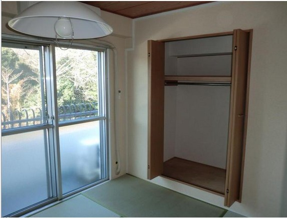 Receipt. It is a closet with the upper closet