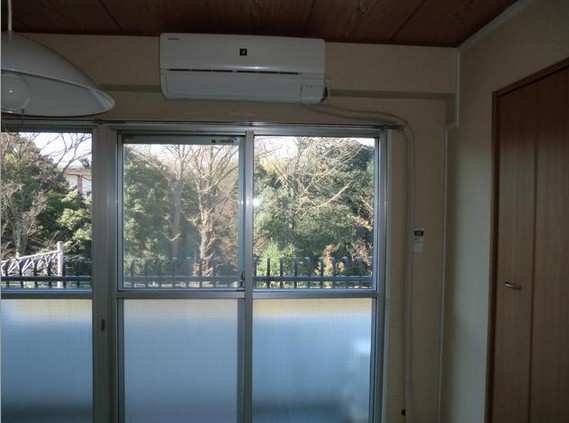 Living and room. It is overlooking the green of Meiji Shrine from the room! !