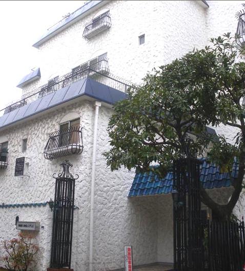 Building appearance. Elegant atmosphere It is the secret of popularity