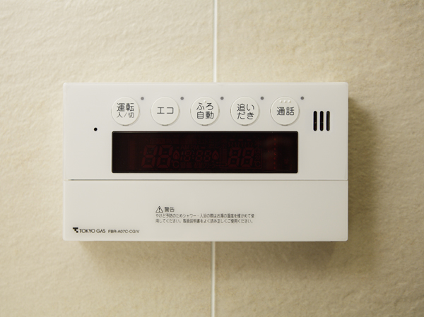 Bathing-wash room.  [Full Otobasu] Simply press the switch on the panel people, Automatically keep warm from the hot water-covered, Bus system up to Reheating and adding hot water can be easily operated. Remote control panel, Alternatively, you can use from the kitchen.