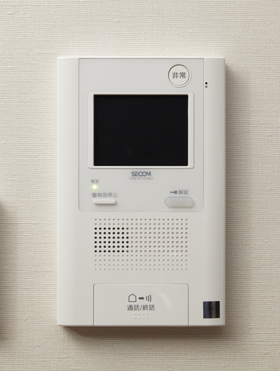 Security.  [Intercom with TV monitor] Visitors are in each auto-lock and a dwelling unit entrance can be found in both audio and video, It prevents suspicious person of intrusion. Also, Recorded in the absence, Recording is possible. (All amenities are the same specification)