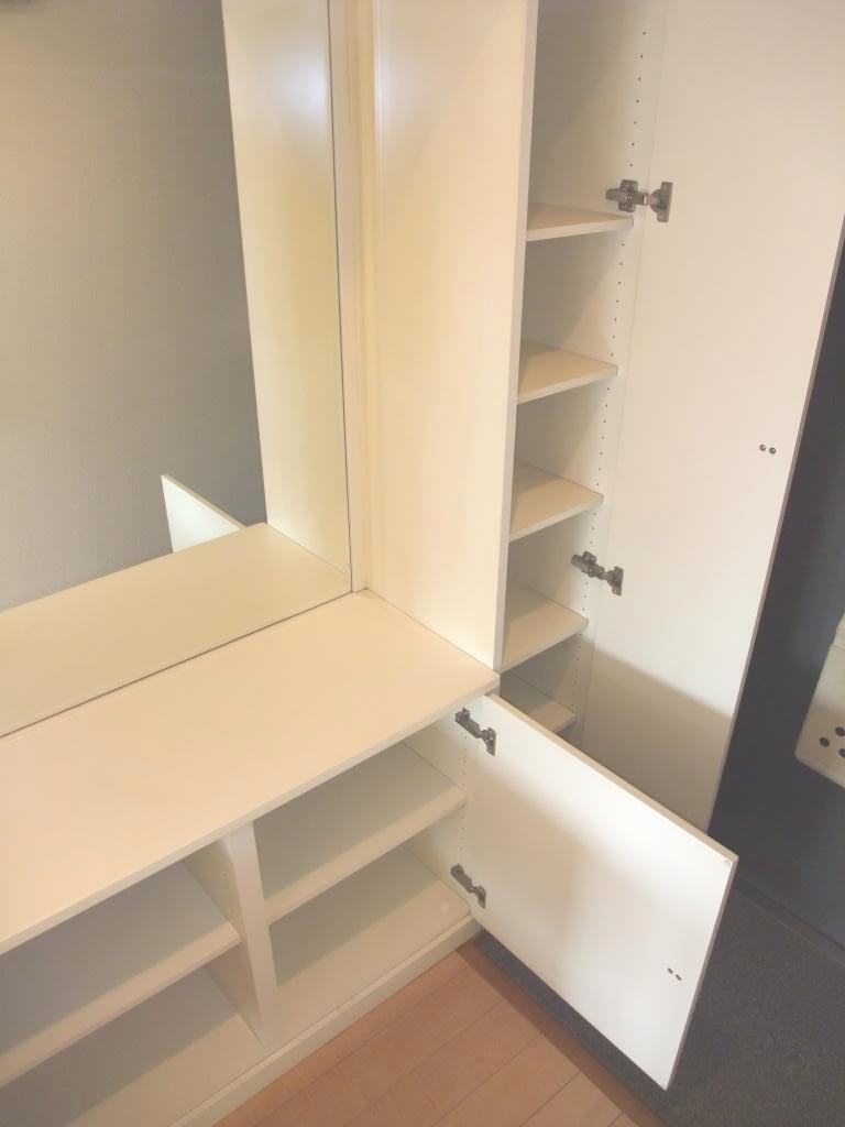 Entrance. Footwear box