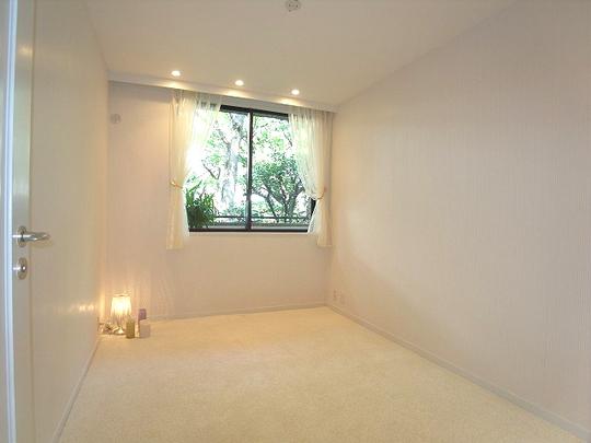 Non-living room. Bedroom Although the north opening, It is a bright room with white keynote