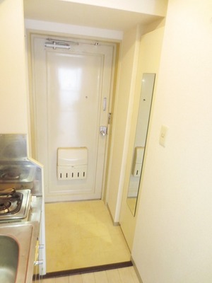 Entrance. Entrance is also spacious (image)
