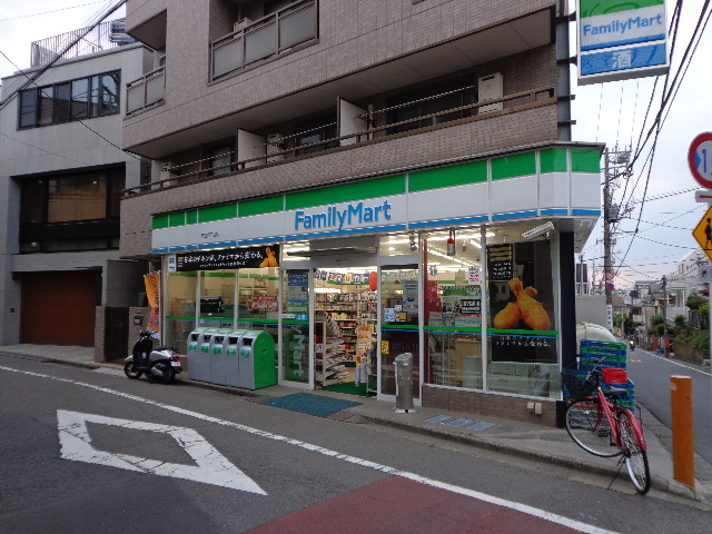 Convenience store. FamilyMart Minamidai Yonchome store up (convenience store) 203m