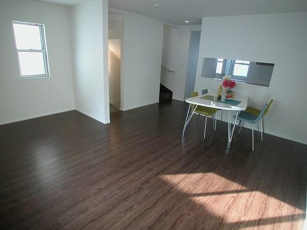 Same specifications photos (living). Same specifications