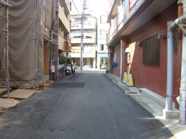 Local photos, including front road. Local (10 May 2013) Shooting