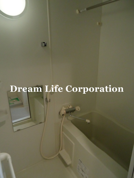 Bath. ※ In fact the we use the photos in the same building may be different