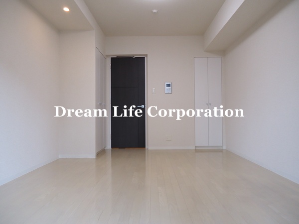 Living and room. ※ In fact the we use the photos in the same building may be different