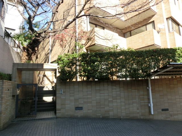 Building appearance. Independent entrance