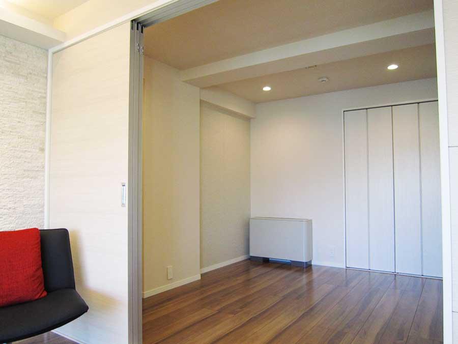 Non-living room. The bedroom next to the living room