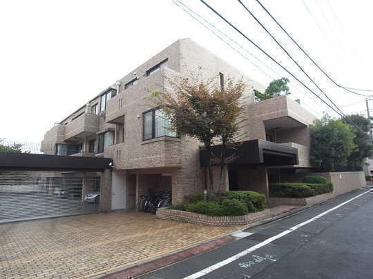 Local appearance photo. It is a low-rise apartment tiled with a profound feeling.