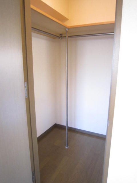 Receipt. Walk-in closet
