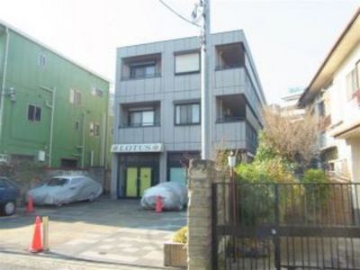 Building appearance. It stood in a residential area. 