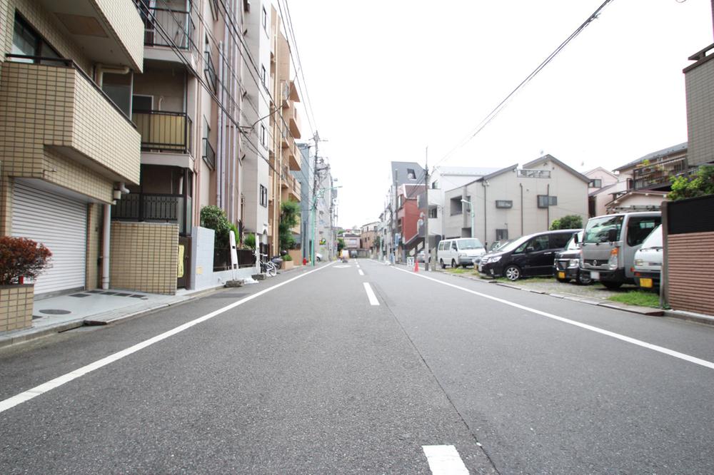 Local photos, including front road. It is a neighborhood of the town