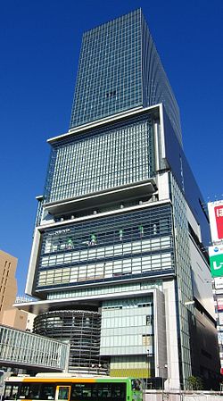 Shopping centre. UNITED ARROWS Shibuya Shinkusu shop until the (shopping center) 725m